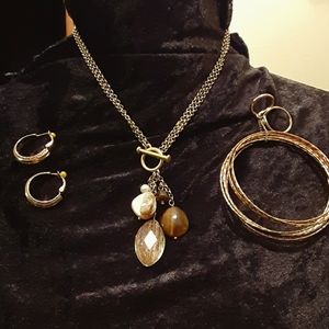 Set necklace earrings and bracelets
